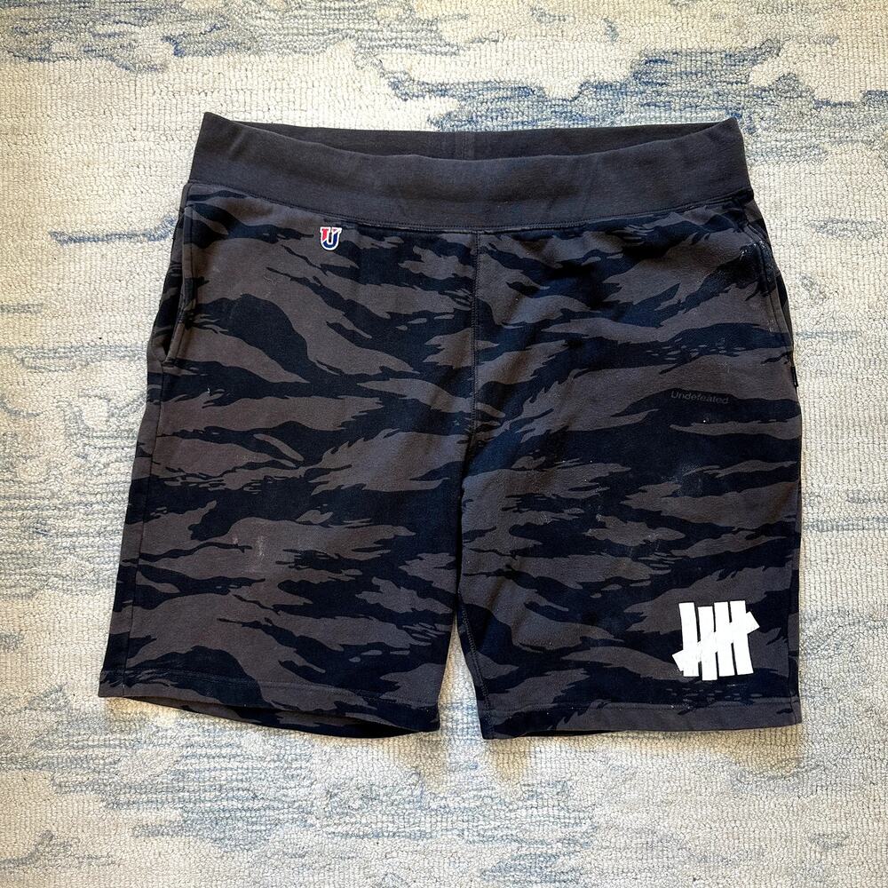 Undefeated 5 Strike Icon Sweat Shorts Camo XL